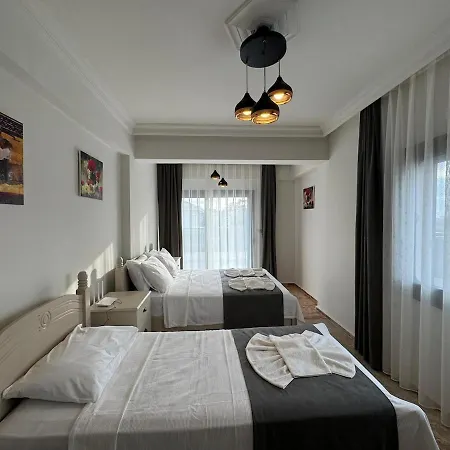 White Deluxe Oeluedeniz