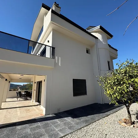 White Deluxe Oeluedeniz