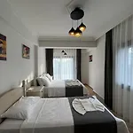 White Deluxe Oeluedeniz