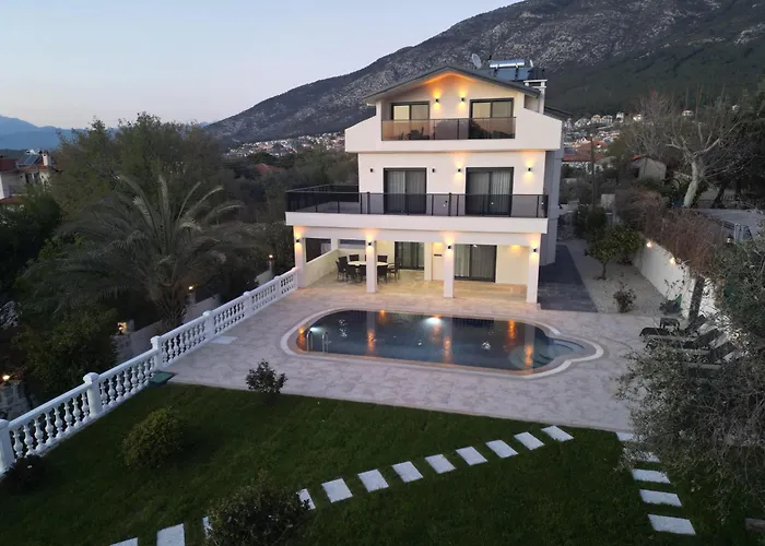 White Deluxe Oeluedeniz Вилла